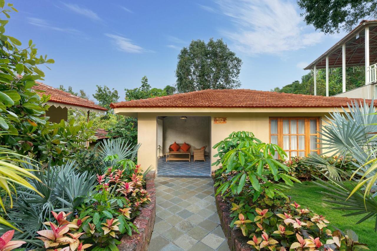 Resort Amritara Aura &